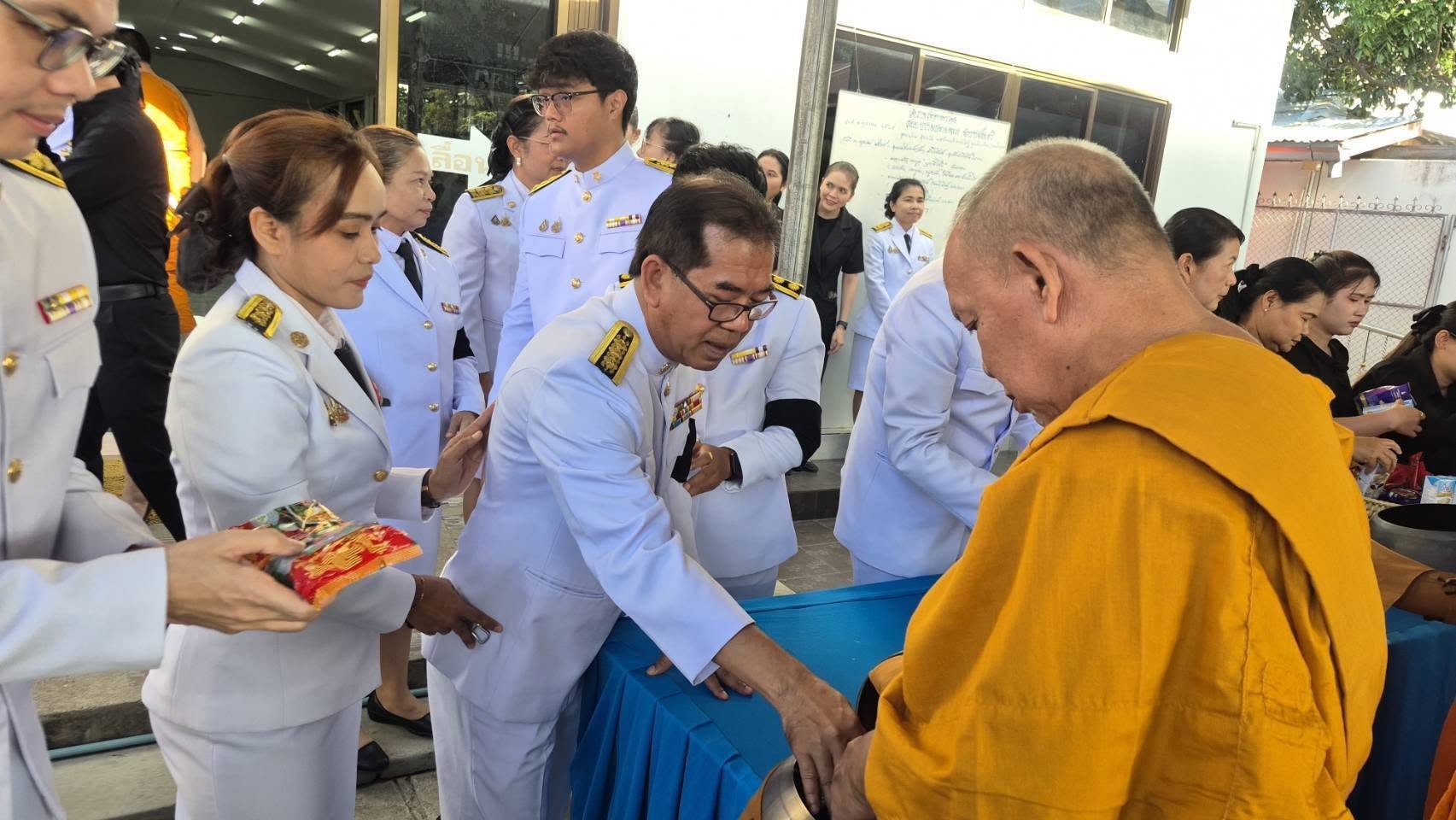 title - ปฏิรูปที่ดินจังหวัดเพชรบุรี มอบหมายให้ เจ้าหน้าที่ ส.ป.ก.เพชรบุรี ร่วมพิธีบำเพ็ญกุศลปัณรสวสาร (15 วัน) และทำบุญตักบาตร อุทิศถวายพระกุศลแด่สมเด็จพระเจ้าลูกเธอ เจ้าฟ้าพัชรกิติยาภา นเรนทิราเทพยวดี กรมหลวงราชสาริณีสิริพัชร มหาวัชรราชธิดา
